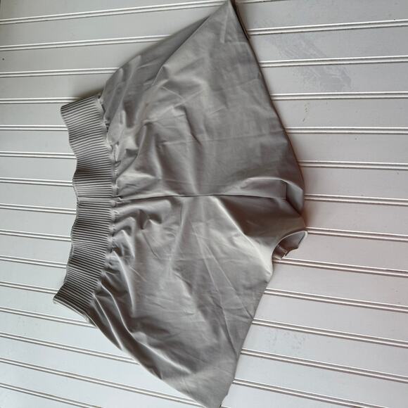 Athleta Cosmic Flutter Tan Short Size M - Picture 7 of 10